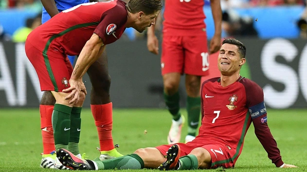 Chấn thương của Ronaldo: Một tổn thất lớn nhưng không thể ngăn cản Bồ Đào Nha vô địch Euro